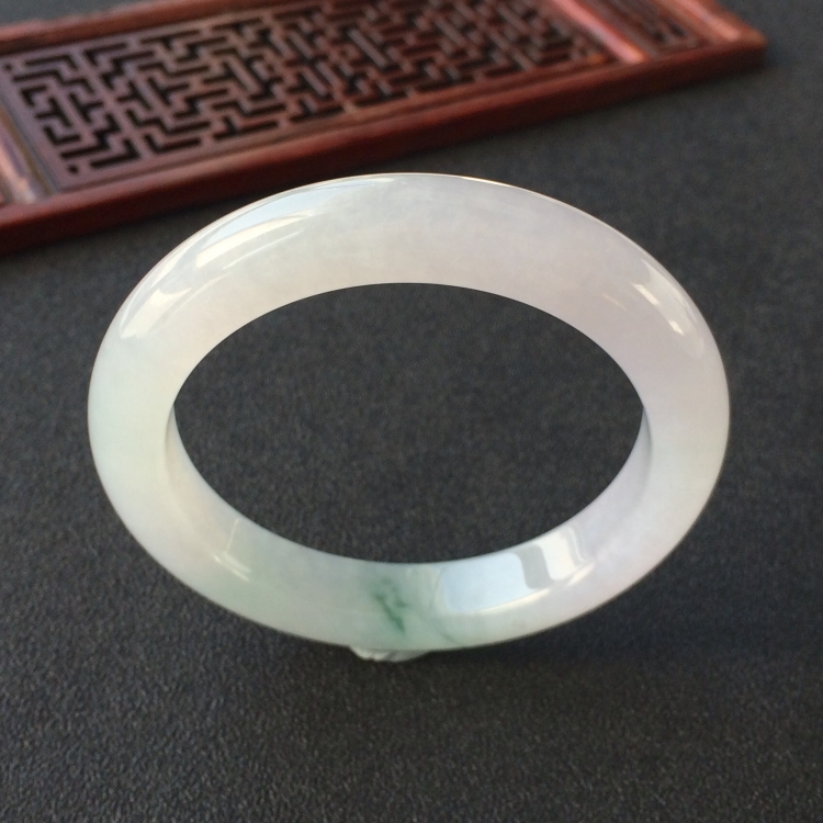 (超值推荐)糯冰种晴水略飘花手镯(51.5mm)