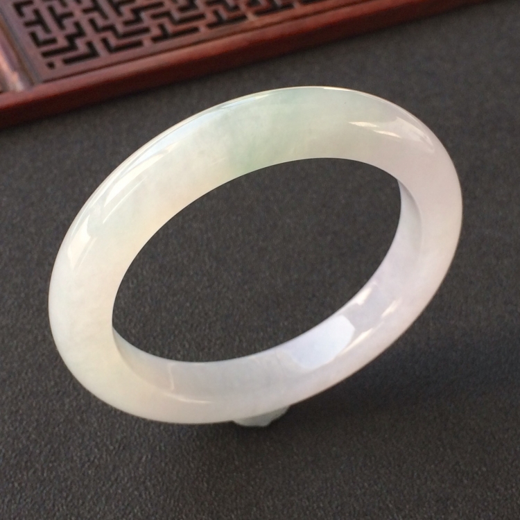 (超值推荐)糯冰种晴水略飘花手镯(51.5mm)