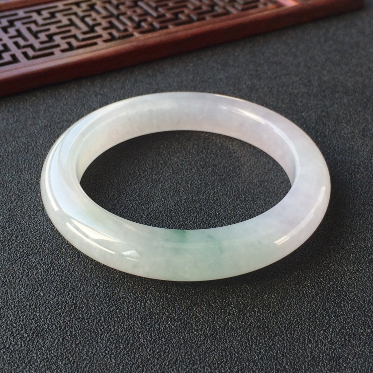 (超值推荐)糯冰种晴水略飘花手镯(51.5mm)