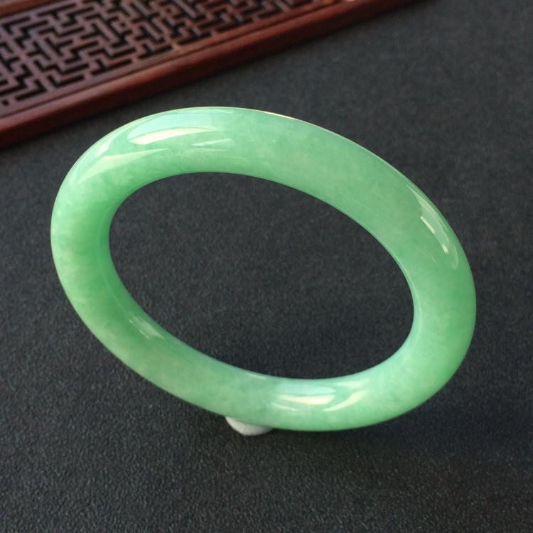 (超值推荐)糯冰种豆色圆条手镯(55.8mm)