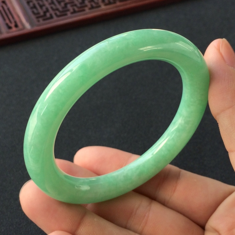 (超值推荐)糯冰种豆色圆条手镯(55.8mm)