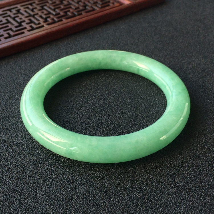 (超值推荐)糯冰种豆色圆条手镯(55.8mm)
