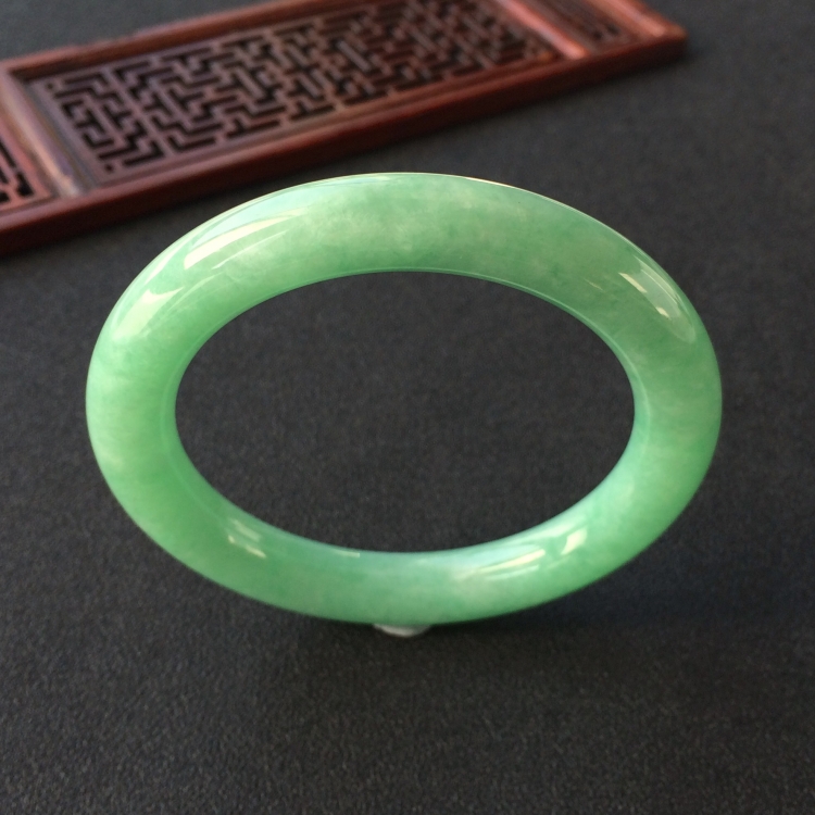 (超值推荐)糯冰种豆色圆条手镯(55.8mm)