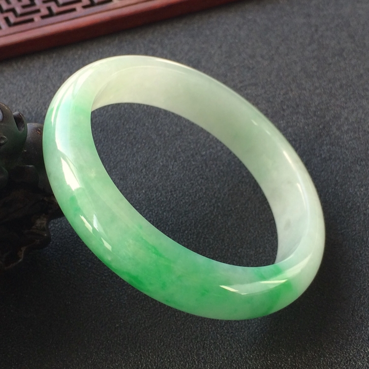 (超值推荐)糯冰种飘翠手镯(57.5mm)