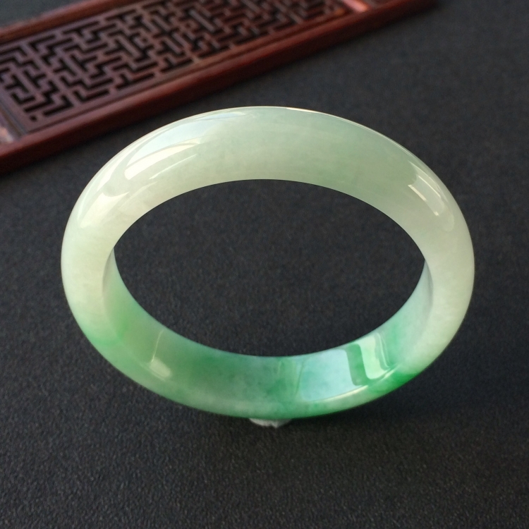 (超值推荐)糯冰种飘翠手镯(57.5mm)
