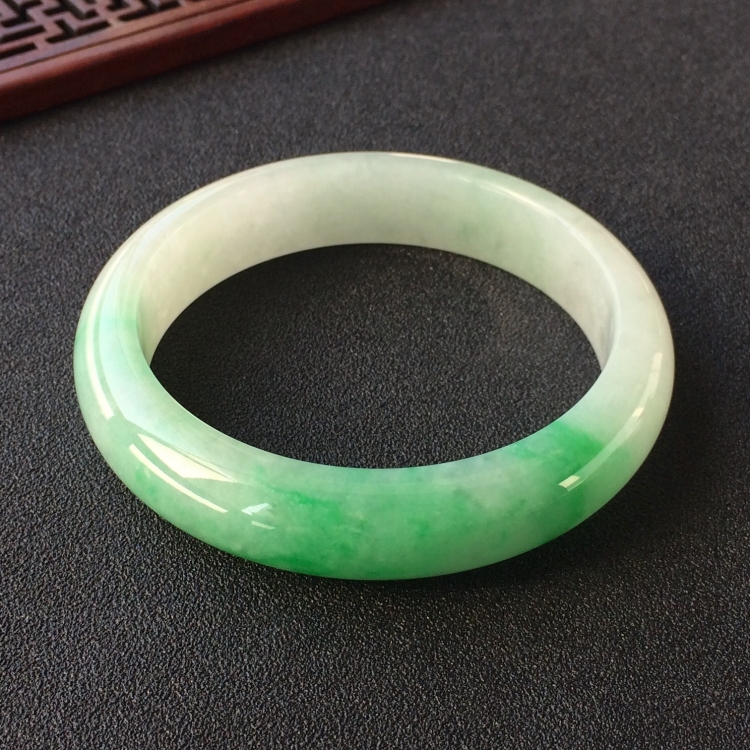 (超值推荐)糯冰种飘翠手镯(57.5mm)