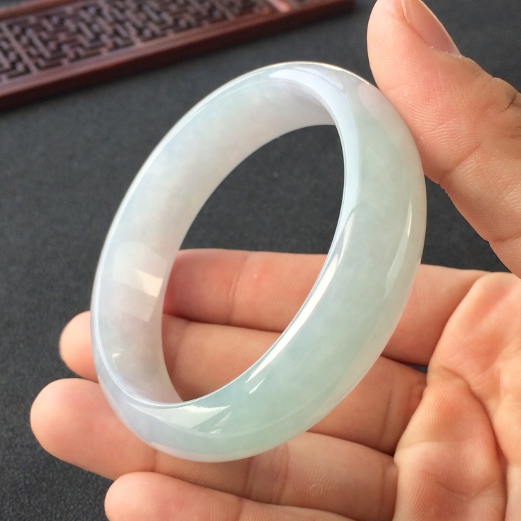 (超值推荐)糯冰种晴水手镯(58.4mm)