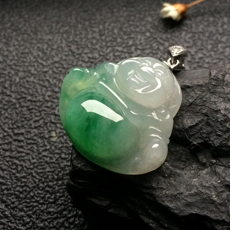 （超值推荐）糯冰种飘翠玉佛挂件（金扣）