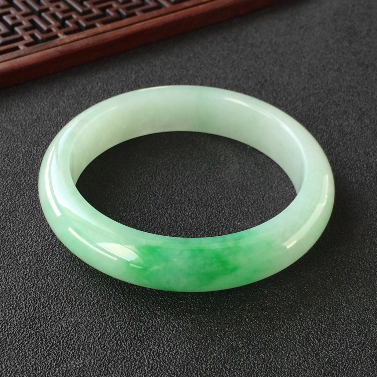 (超值推荐)糯冰种飘翠手镯(54.6mm)