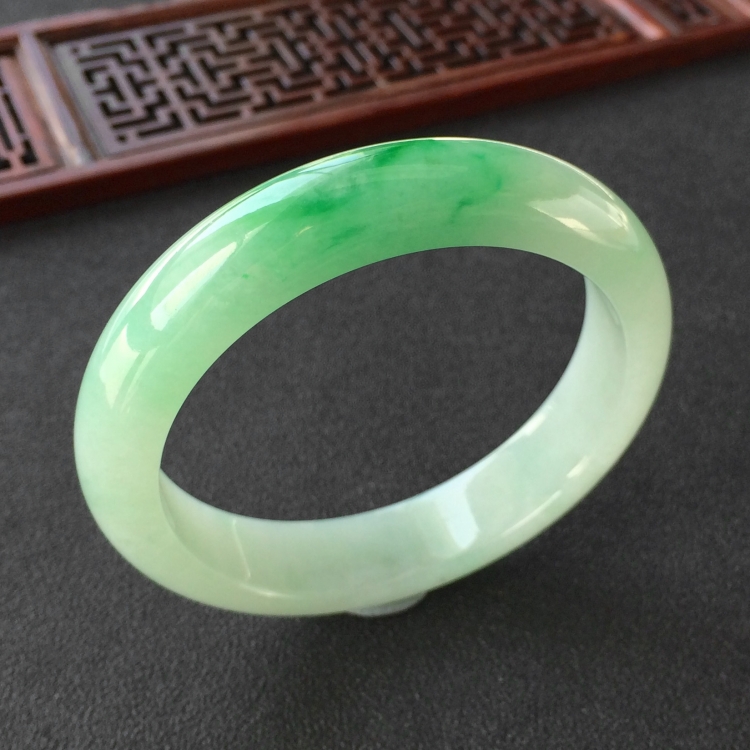 (超值推荐)糯冰种飘翠手镯(54.6mm)