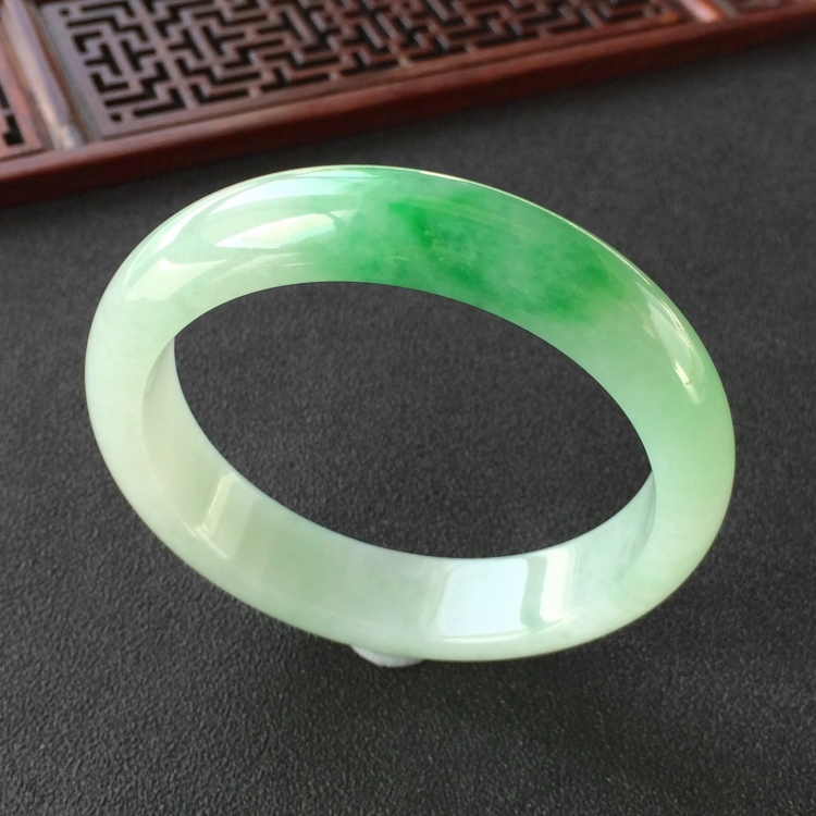 (超值推荐)糯冰种飘翠手镯(54.6mm)