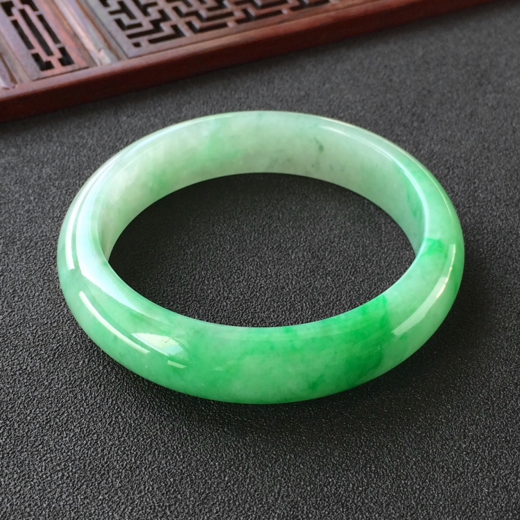 (超值推荐)糯冰种飘翠手镯(55.5mm)