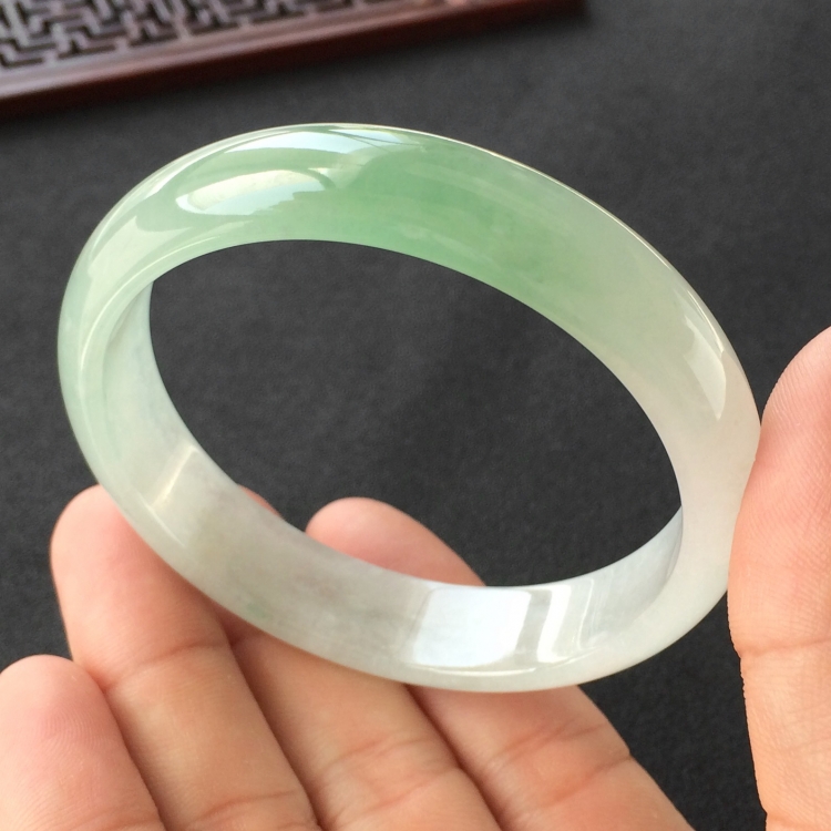 (超值推荐)冰种飘花手镯(57.1mm)