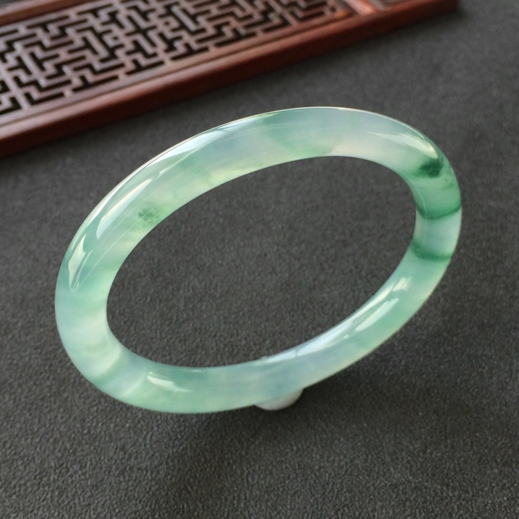 (超值推荐)冰种飘花贵妃镯(56mm-48.3mm)