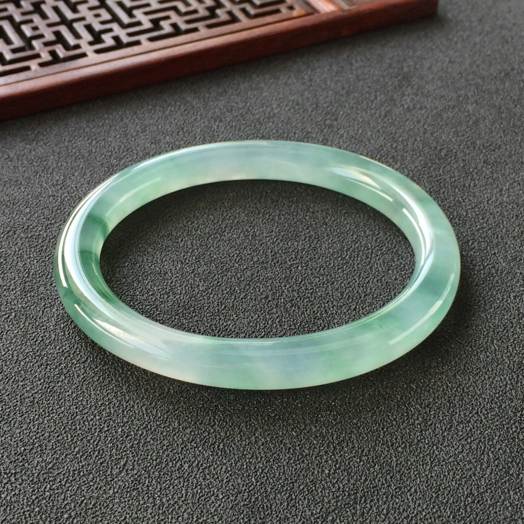 (超值推荐)冰种飘花贵妃镯(56mm-48.3mm)