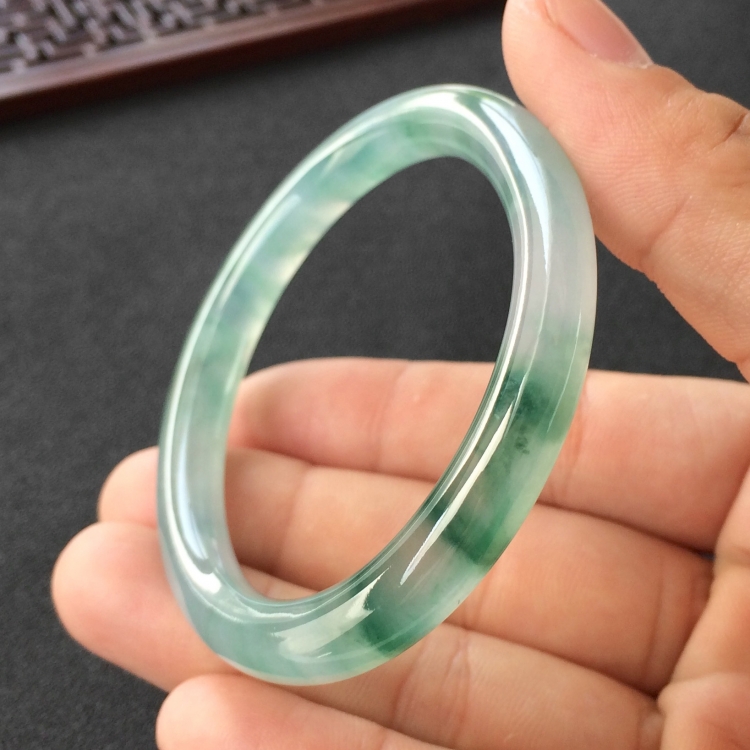 (超值推荐)冰种飘花贵妃镯(56mm-48.3mm)