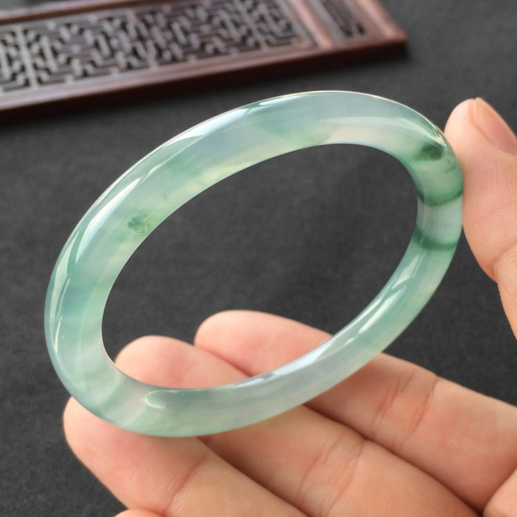 (超值推荐)冰种飘花贵妃镯(56mm-48.3mm)