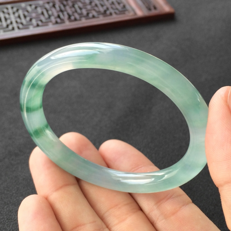 (超值推荐)冰种飘花贵妃镯(56mm-48.3mm)