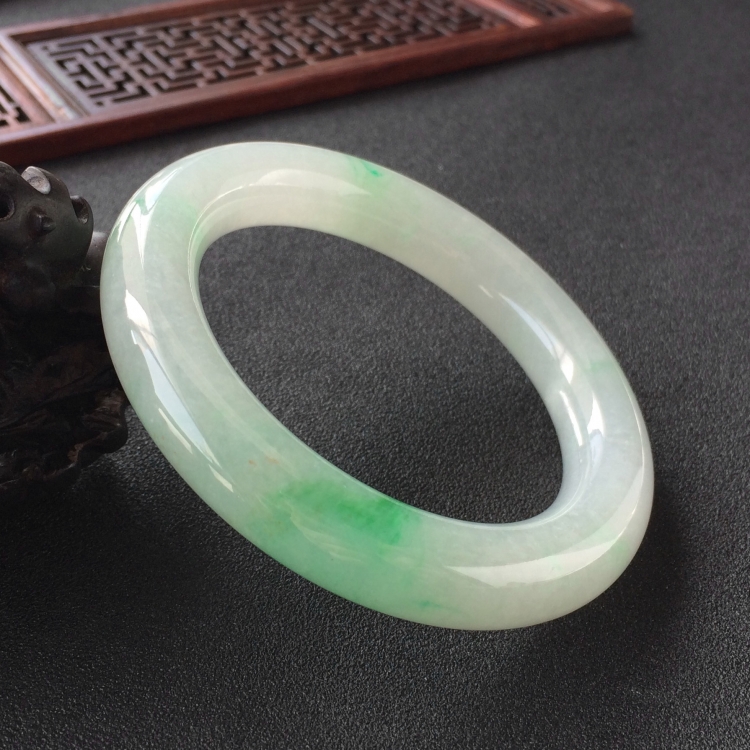 (超值推荐)糯冰种飘翠圆条手镯(56.2mm)