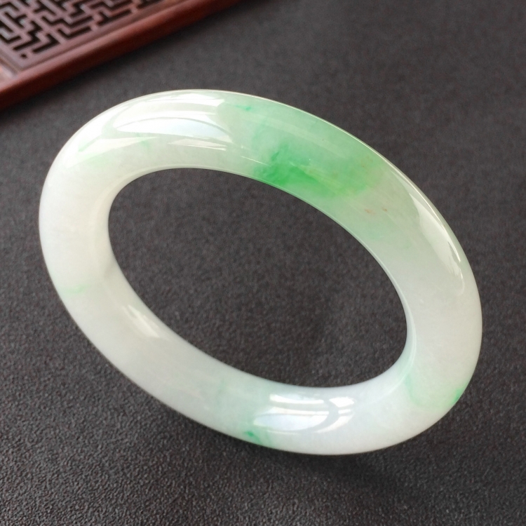 (超值推荐)糯冰种飘翠圆条手镯(56.2mm)