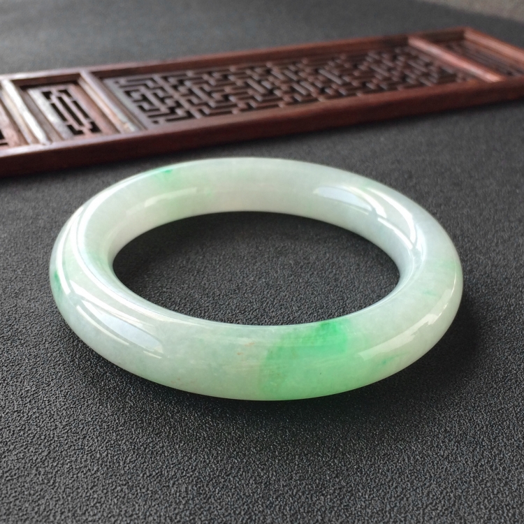 (超值推荐)糯冰种飘翠圆条手镯(56.2mm)