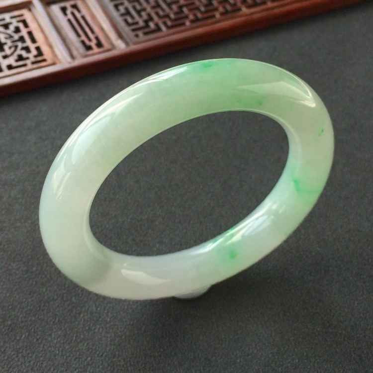 (超值推荐)糯冰种飘翠圆条手镯(56.3mm)