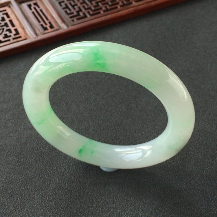 (超值推荐)糯冰种飘翠圆条手镯(56.3mm)