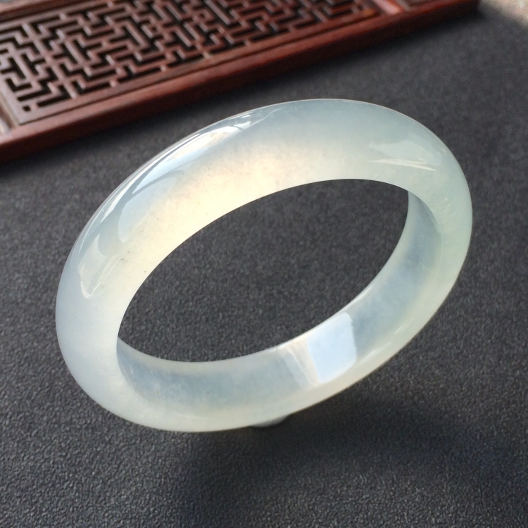 (超值推荐)冰种淡晴水手镯(56.7mm)