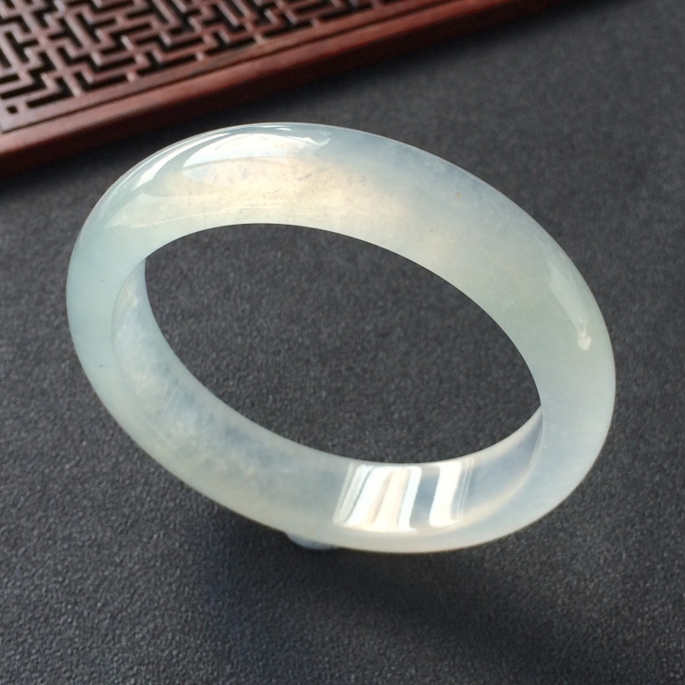 (超值推荐)冰种淡晴水手镯(56.7mm)
