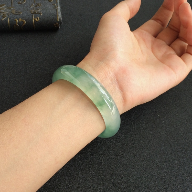(超值推荐)冰种飘花手镯(55.6mm)