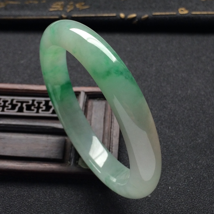 （超值推荐）糯冰种飘翠手镯（51.7mm）