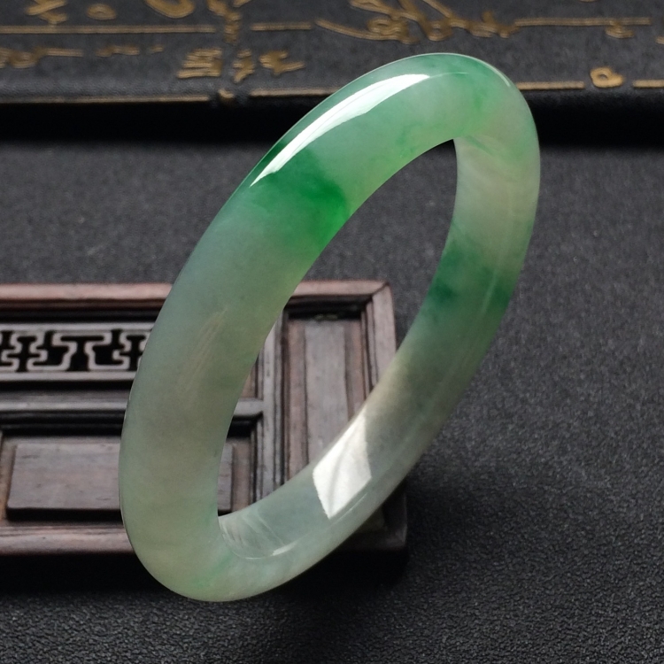 （超值推荐）糯冰种飘翠手镯（51.7mm）