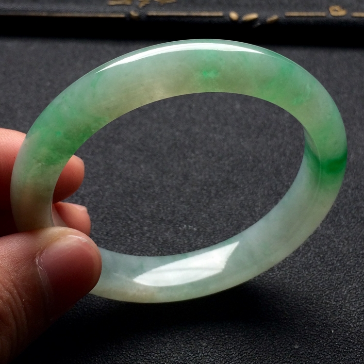 （超值推荐）糯冰种飘翠手镯（51.7mm）