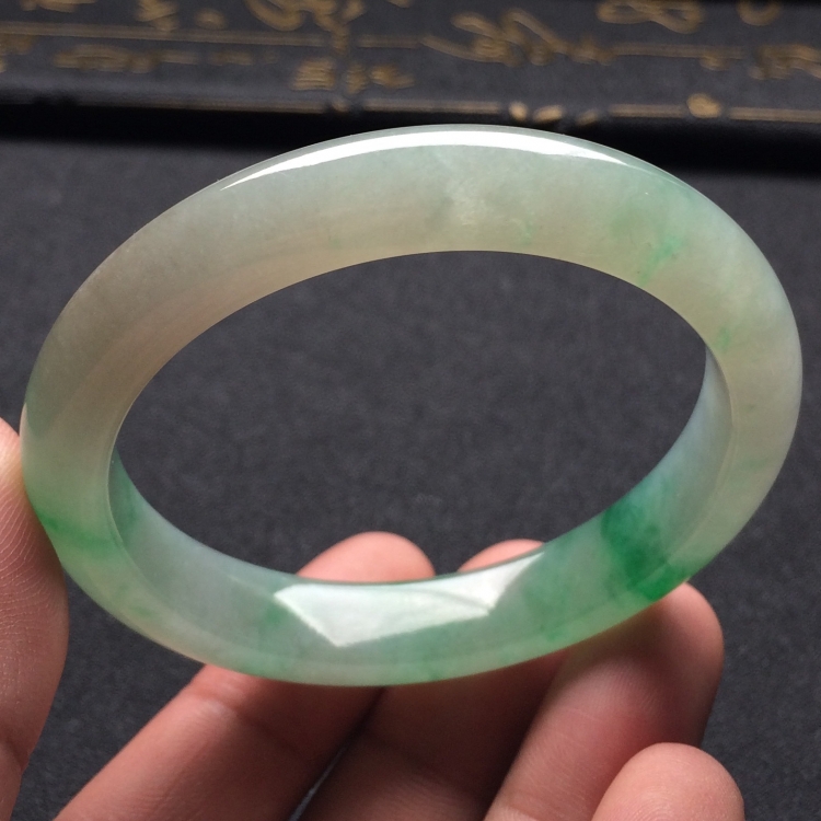 （超值推荐）糯冰种飘翠手镯（51.7mm）