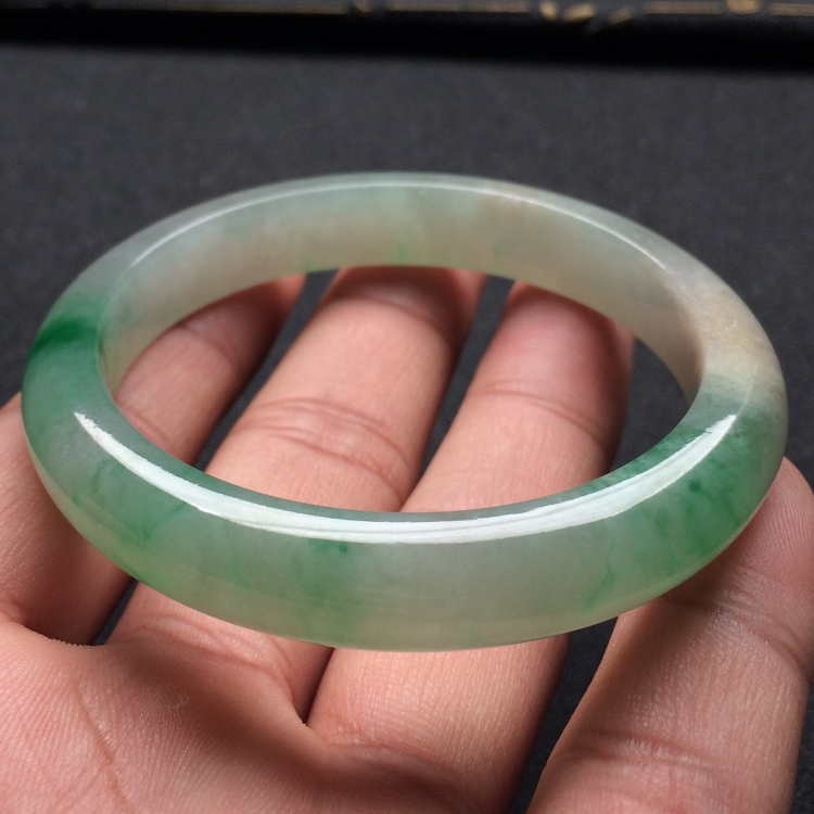 （超值推荐）糯冰种飘翠手镯（51.7mm）