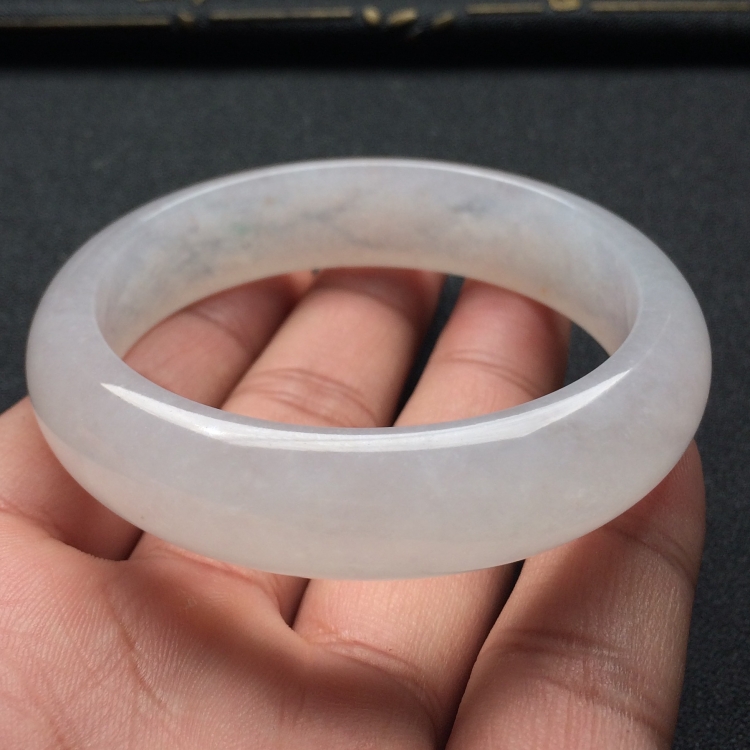 （超值推荐）糯冰种淡晴水手镯（54mm）
