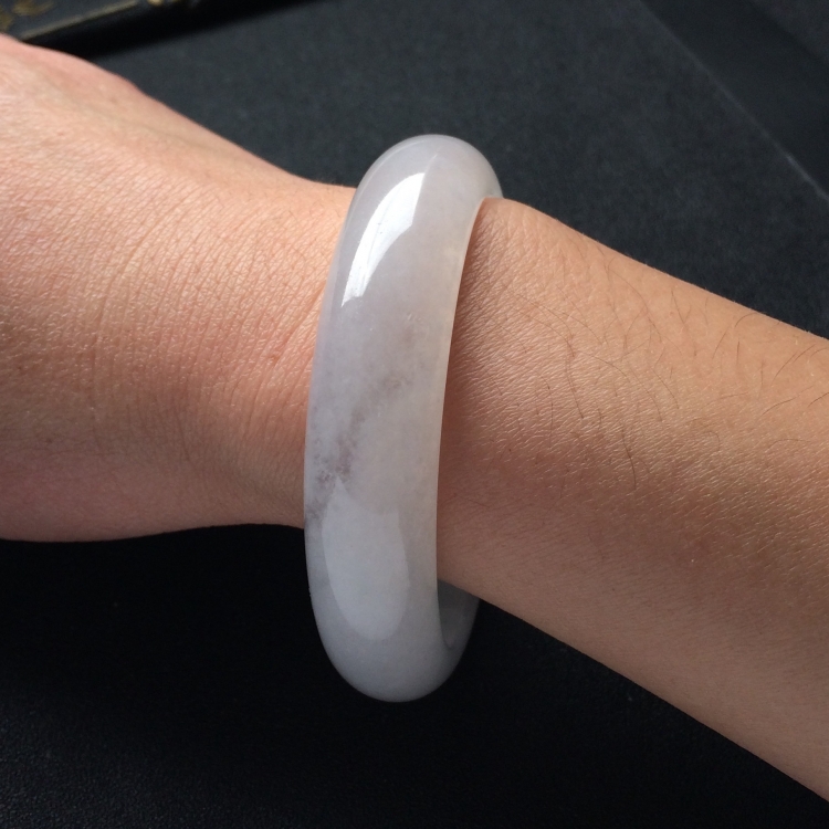 （超值推荐）糯冰种淡晴水手镯（54mm）