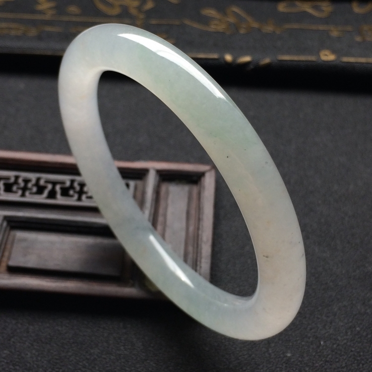 （超值推荐）冰种淡晴水圆条手镯（55.3mm）