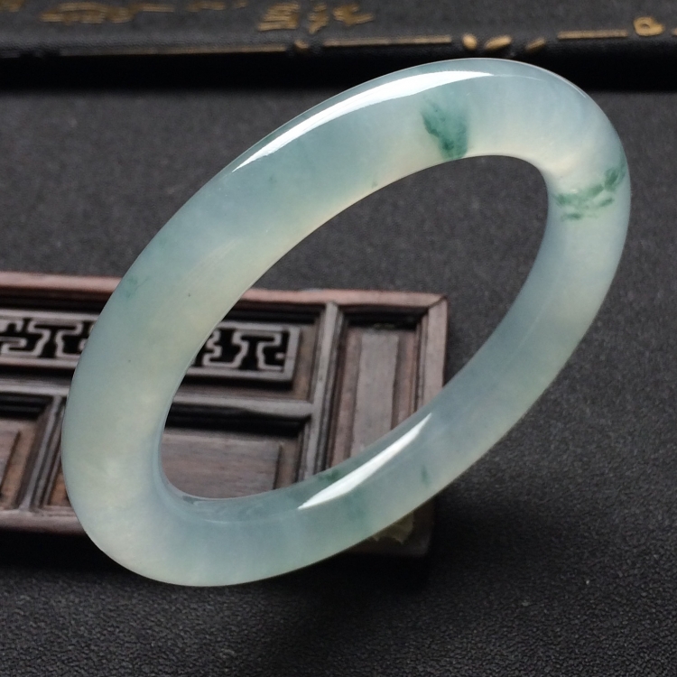 （超值推荐）冰种飘花圆条手镯（55.1mm）