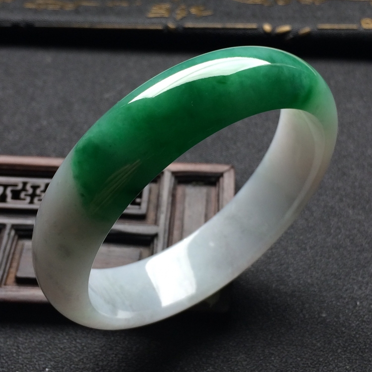 （超值推荐）糯冰种飘翠手镯（54.8mm）