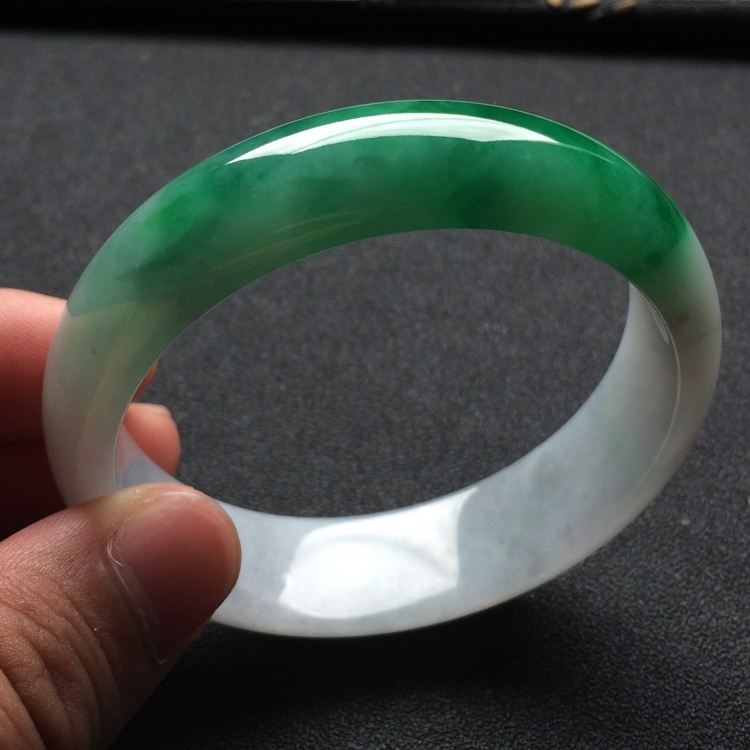 （超值推荐）糯冰种飘翠手镯（54.8mm）