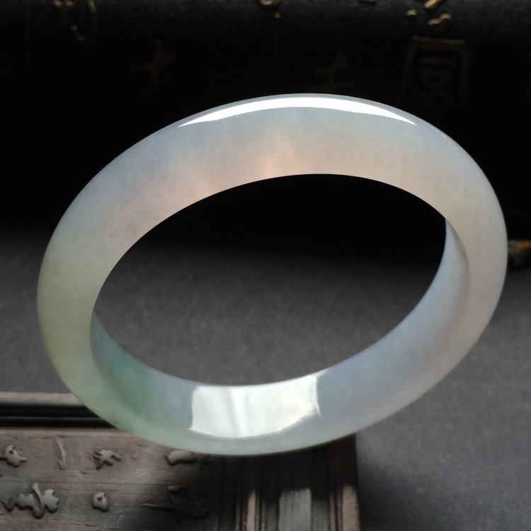 （超值推荐）糯冰种略飘花手镯（55.3mm）