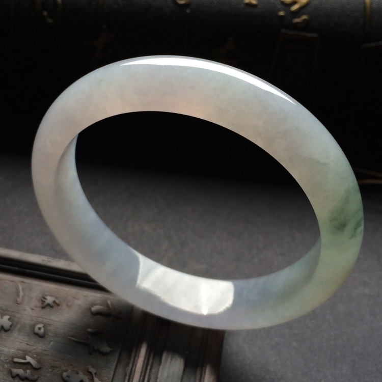 （超值推荐）糯冰种略飘花手镯（55.3mm）