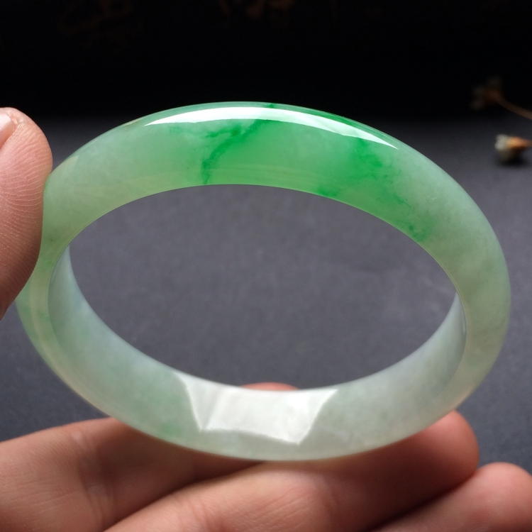 （超值推荐）糯冰种飘翠手镯（54.6mm）