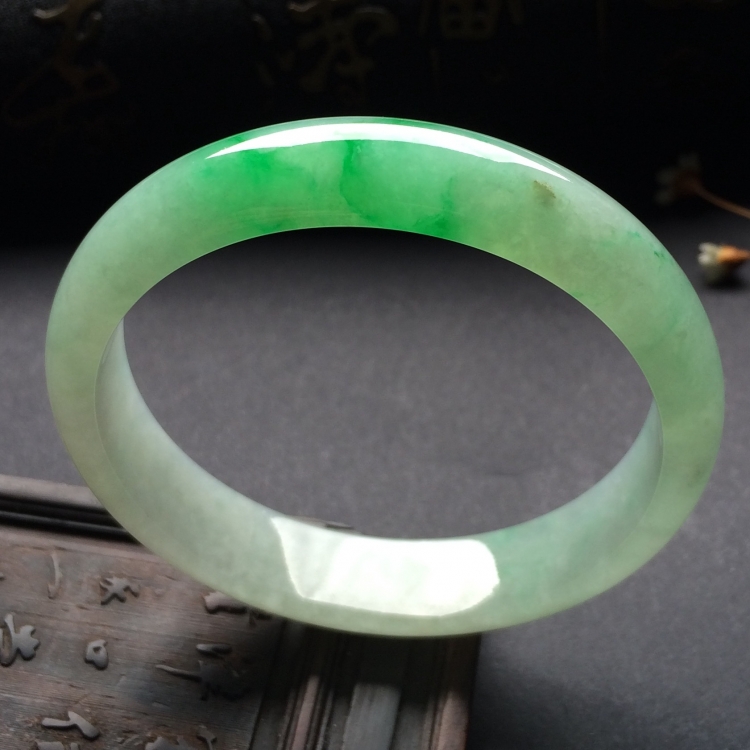 （超值推荐）糯冰种飘翠手镯（54.6mm）