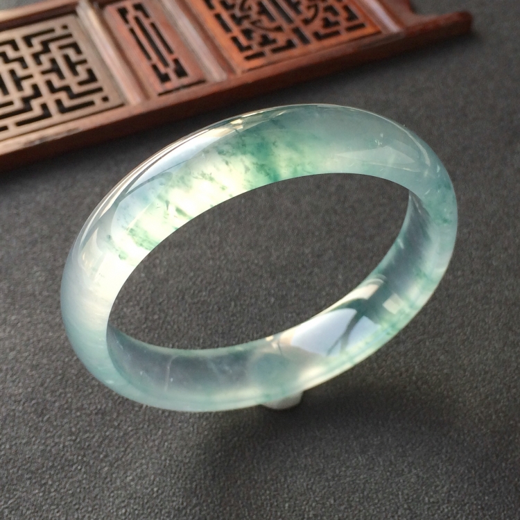 (超值推荐)冰玻种飘花手镯(58.1mm)
