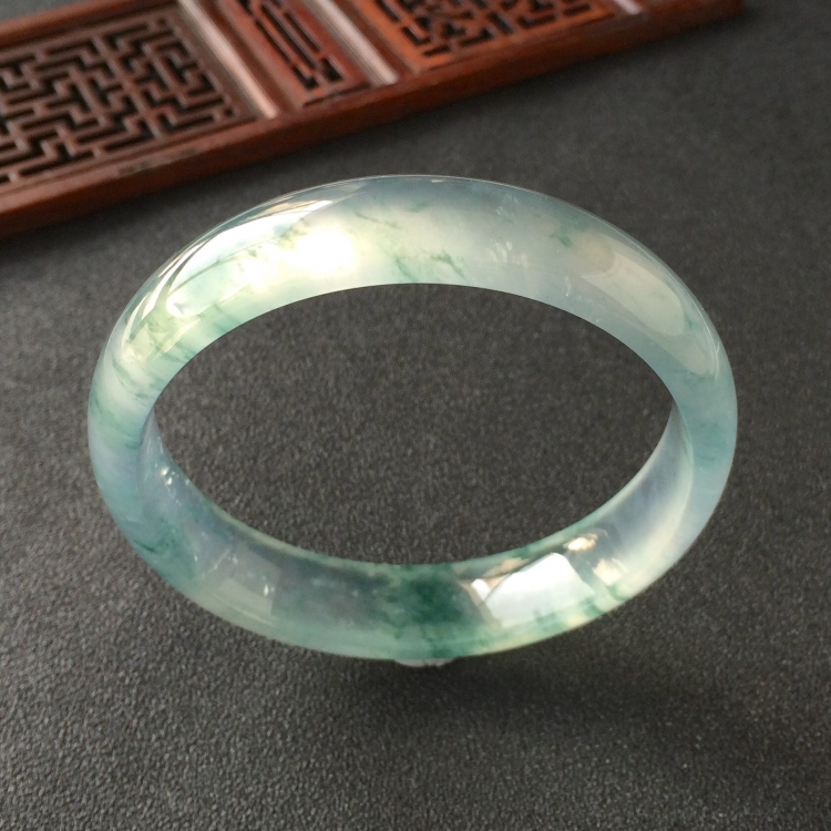 (超值推荐)冰玻种飘花手镯(58.1mm)