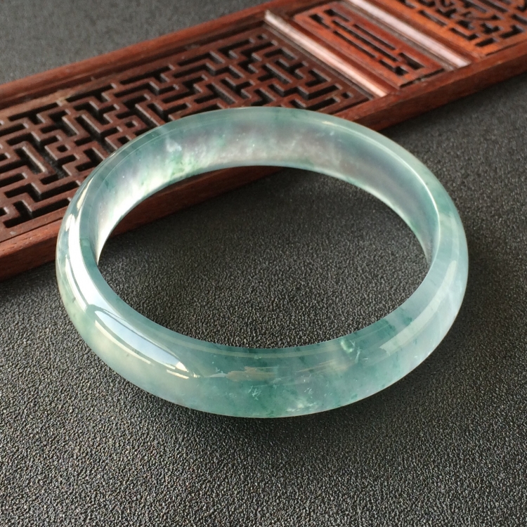 (超值推荐)冰玻种飘花手镯(58.1mm)