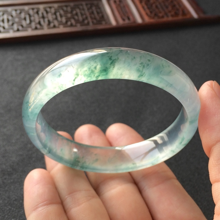 (超值推荐)冰玻种飘花手镯(58.1mm)