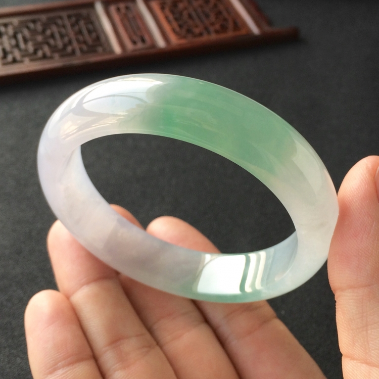 (超值推荐)冰种晴水略飘翠手镯(57.6mm)